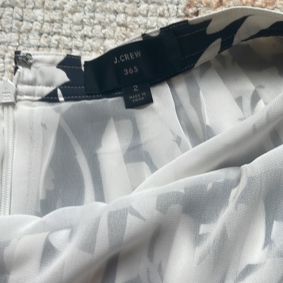J. Crew Pleated Midi Skirt in Shadow Floral Sz. 2 - Picture 6 of 6